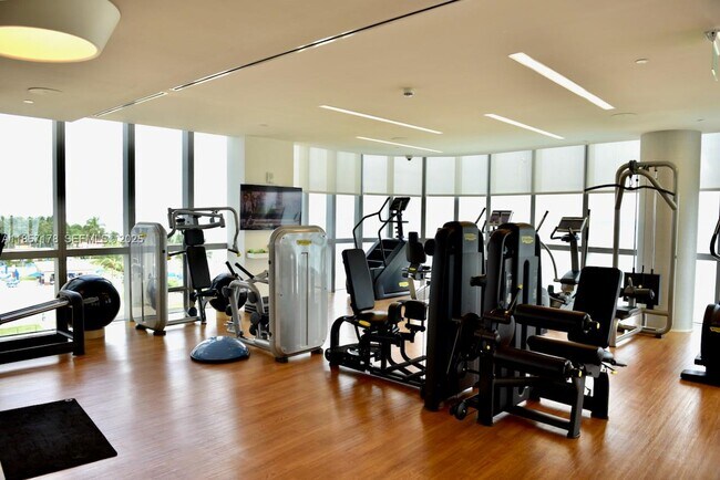 Building Photo - 17475 Collins Ave