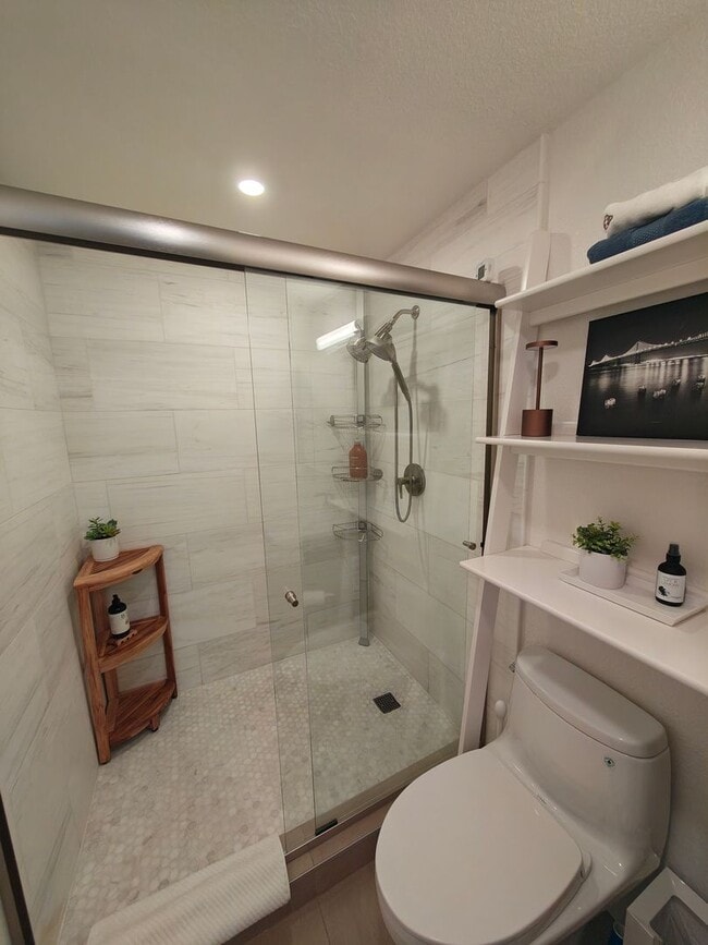 Building Photo - Furnished 1-Bedroom Garden Oasis at Bay Crest Condominiums | Rincon Hill
