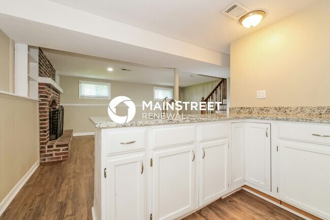 Building Photo - 3 Bedroom Pet-Friendly Home in Shawnee, KS with Main Street Renewal