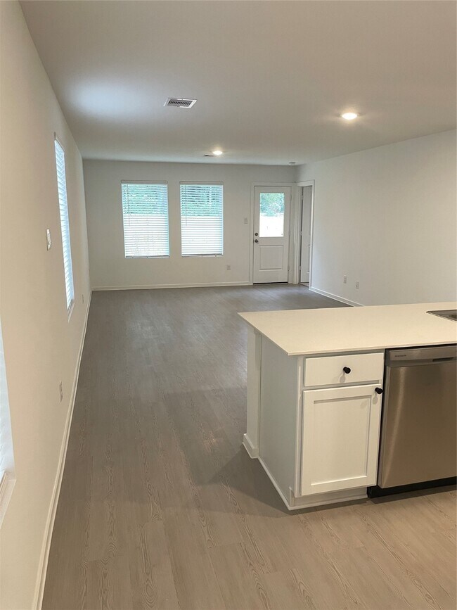 Building Photo - 3038 Mallorca Dr