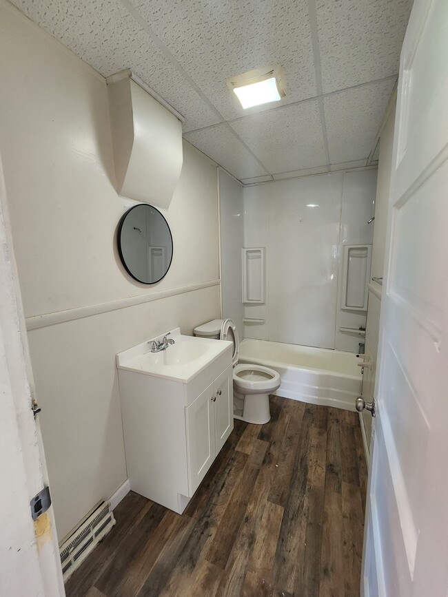 Building Photo - 446 Airbrake Ave