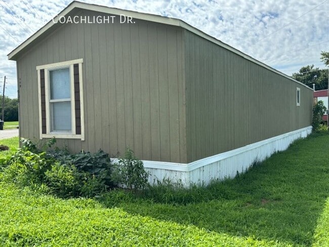 Building Photo - 186 Coachlight Dr