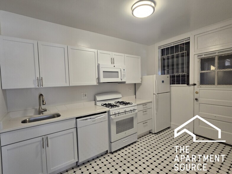 Building Photo - 1503 W Chase Ave