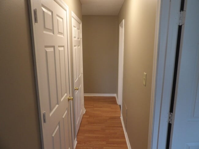 Building Photo - 409 Ridgewood Ln