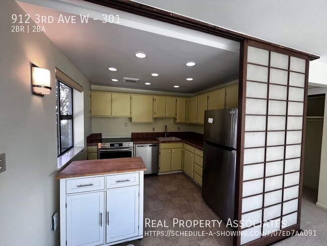 Building Photo - 912 3rd Ave W