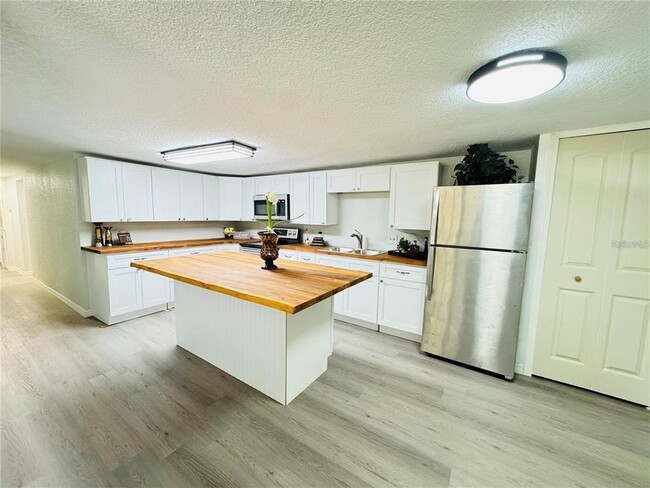 Building Photo - 368 Alison Daphne Cir