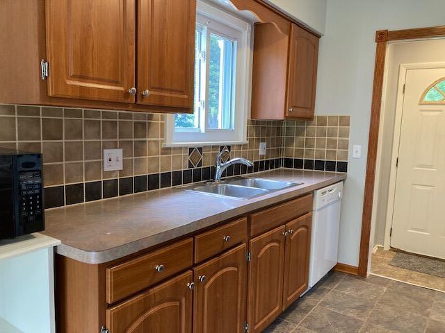 Building Photo - 3300 Fernwood Ave