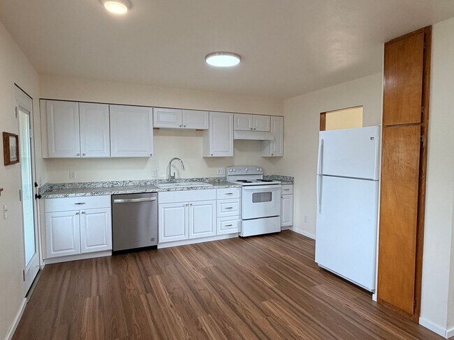 Building Photo - 1312 N Western Ave