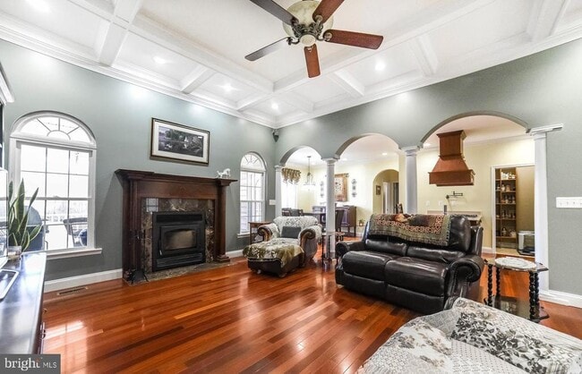 Building Photo - 24900 Fox Run Ln