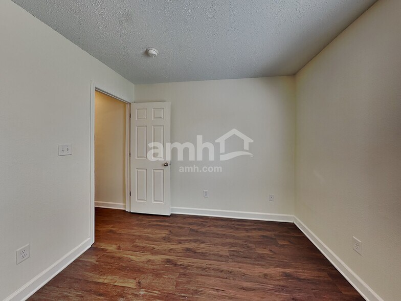 Building Photo - 12483 Old Pond Rd