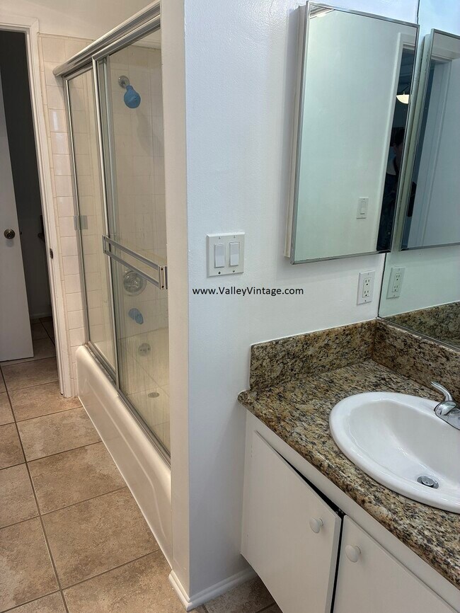 Building Photo - 11687 S Montana Ave