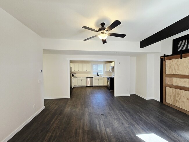Building Photo - 1108 S Sheridan Ave