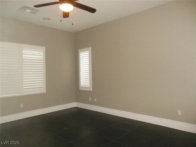 Building Photo - 10390 Blue Ginger Dr