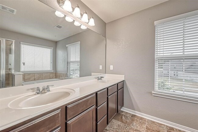 Building Photo - 2561 Magnolia Fair Way