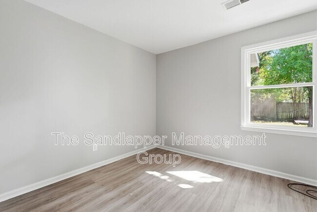 Building Photo - 5230-B Scarsdale Drive
