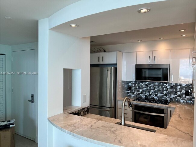 Building Photo - 2475 Brickell Ave