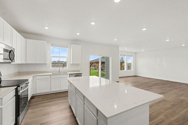 Building Photo - 5457 Inland Ave