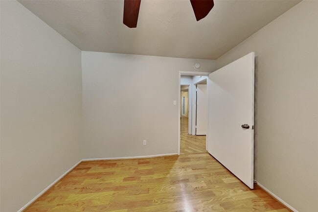 Building Photo - 20 Early Dawn Ct