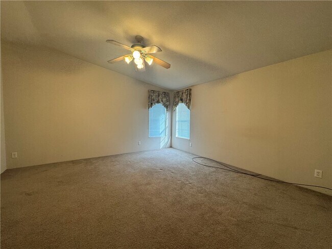 Building Photo - 10044 Kent Rd