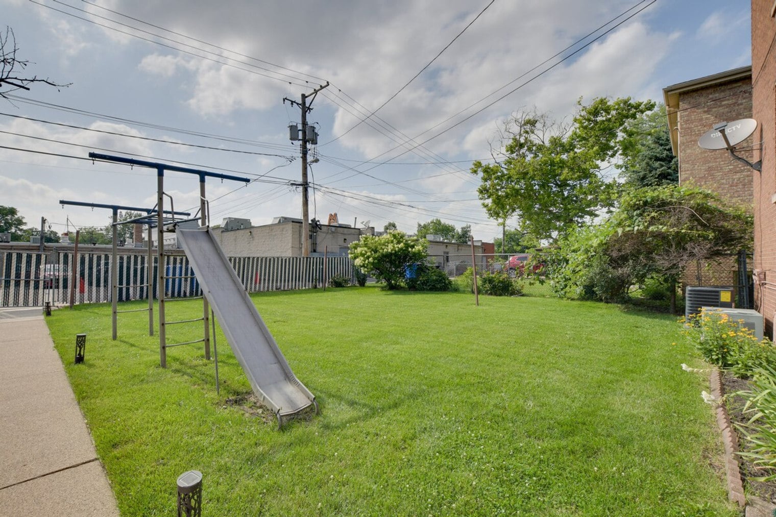 Building Photo - 10508 S Claremont Ave