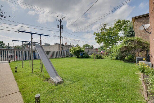 Building Photo - 10508 S Claremont Ave
