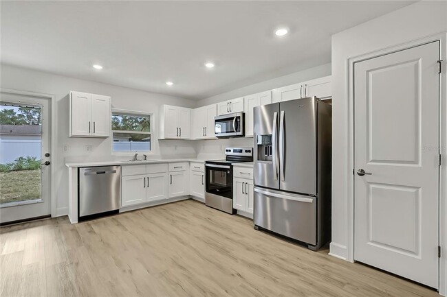 Building Photo - 3390 Dristol Ave