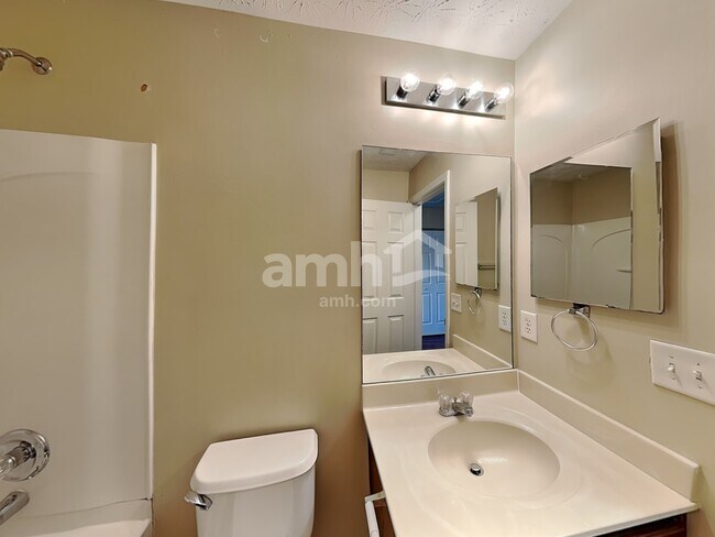 Building Photo - 354 Meadows Ln