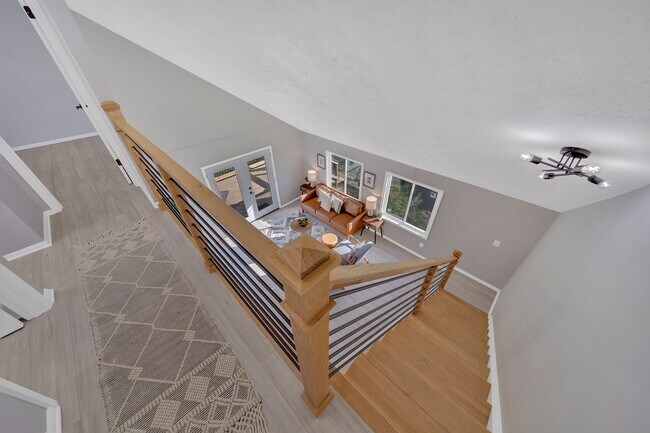 Building Photo - 916 Starling Dr
