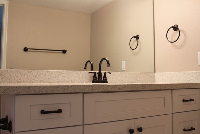 Building Photo - Beautiful Condo with two Master Suites!