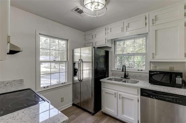 Building Photo - 1373 W Prospect Dr NE