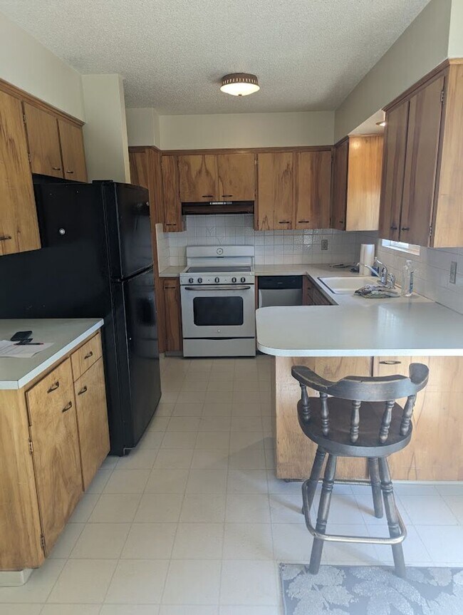 Building Photo - Spacious Clarkston 3 bed/2 Bath Pet-friendly House with Large Fenced Backyard