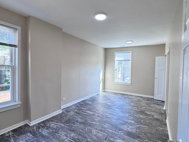 Building Photo - 1315 W 18th St