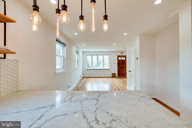 Building Photo - 5513 Chillum Pl NE