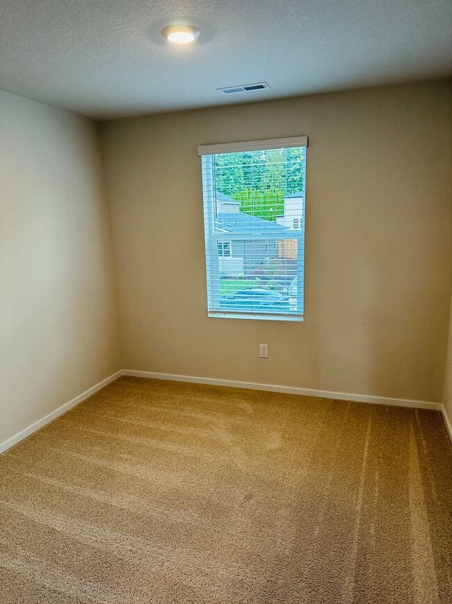 Building Photo - Beautiful Brand New 5 Bedroom Home!
