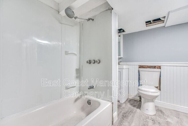 Building Photo - 1253 Sargeant St