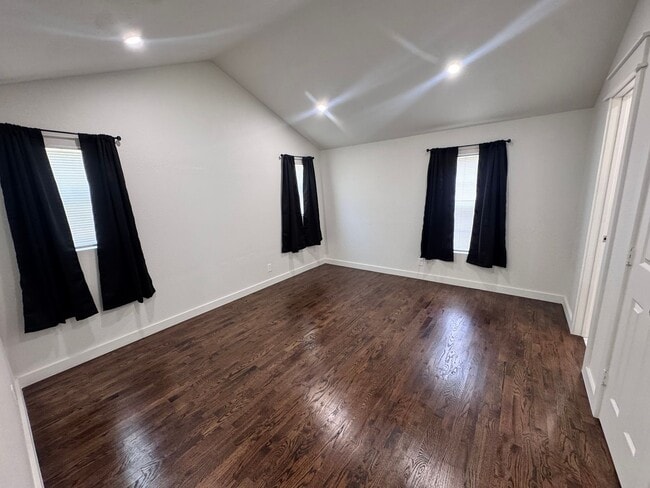 Building Photo - Beautiful 3 bed, 2 bath home with open lay...