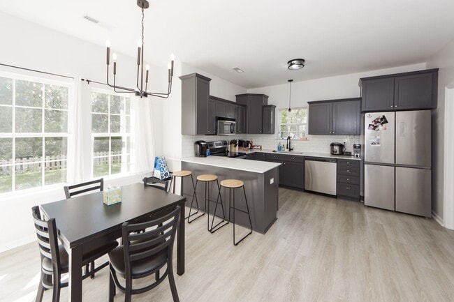 Building Photo - 4 Bedroom 2.5 Bath House in Woodland Lakes - Goose Creek