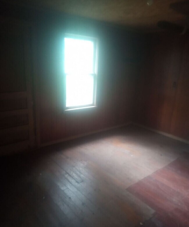 Building Photo - COMING SOON!!1  3-BEDROOMS! - $390 Month /...