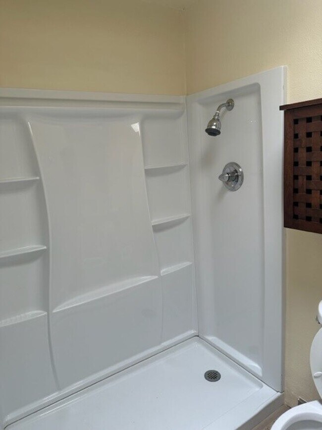 Building Photo - 2 Bed, 2 Bath Townhome
