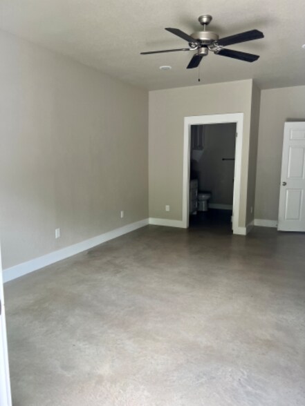 Building Photo - 3225 Belmont Dr