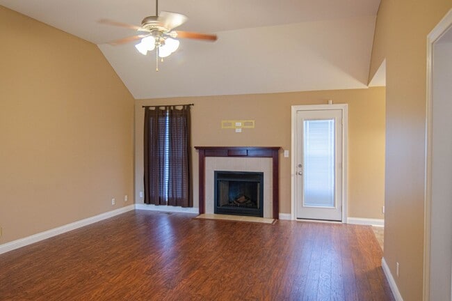 Building Photo - Pet Friendly Ranch!
