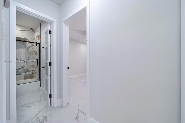 Building Photo - 921 NW 30th Ct