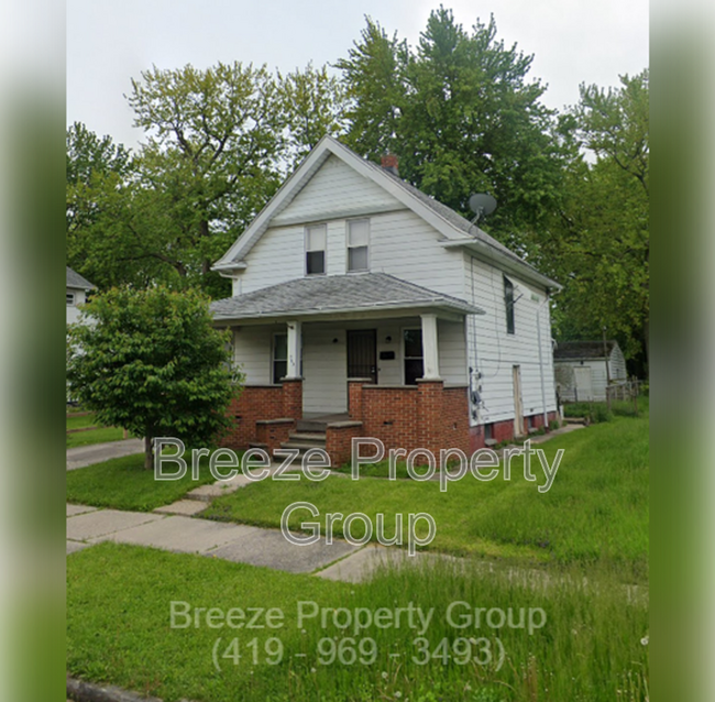 Building Photo - 713 Orchard St