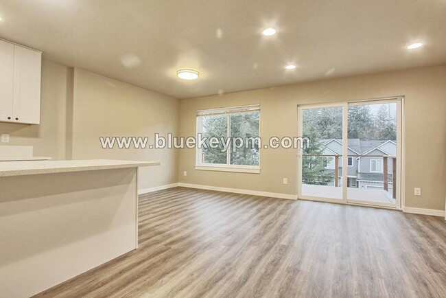 Building Photo - BRAND NEW! Unit 209-C: 3 Bed, 2.5 Bath Tow...