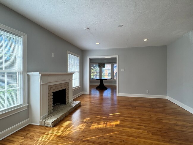 Building Photo - 823 W. Fifth Street