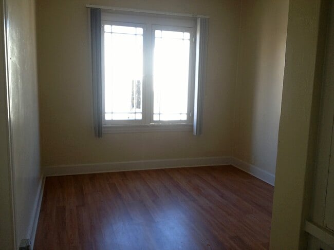 Building Photo - 122 S Westmoreland Ave