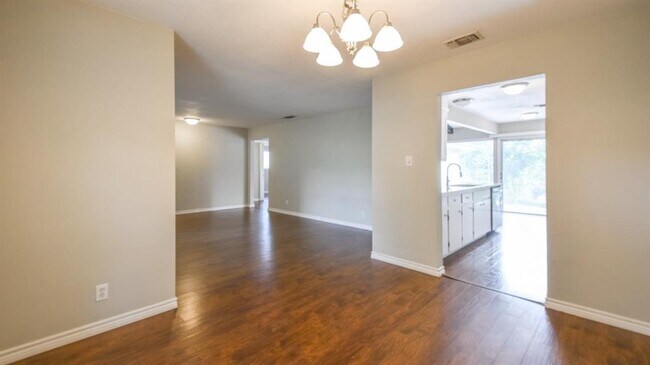 Building Photo - 910 Rocky Spring Rd