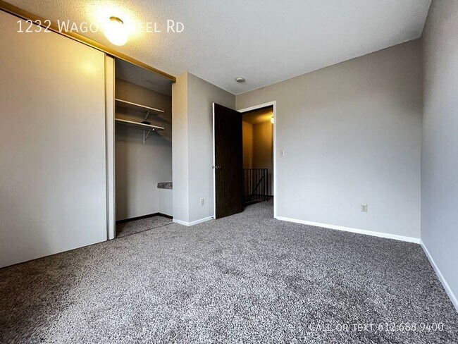 Building Photo - 3 Bed 3 Bath Townhome - 2 Car Attached Gar...
