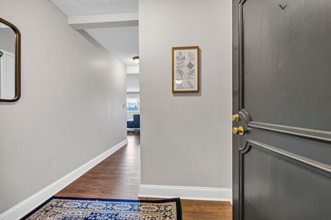 Building Photo - 2 Bedroom 1 Bathroom with Washer/Dryer