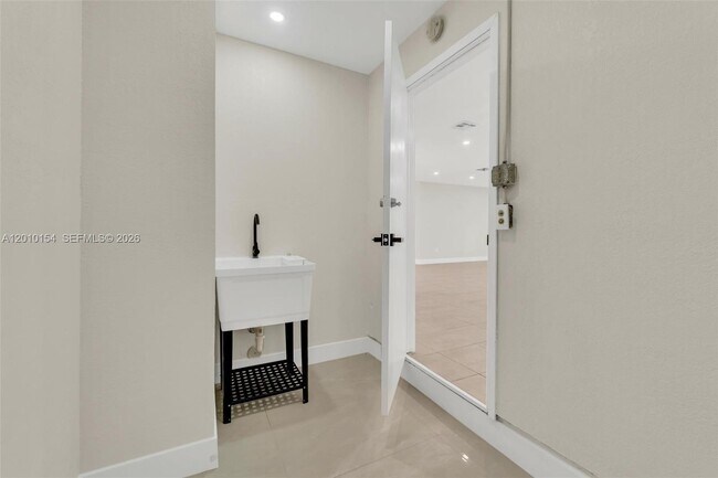 Building Photo - Southwest 86th Street, Miami, FL 33183 - 4 BR 2 BA single-family home